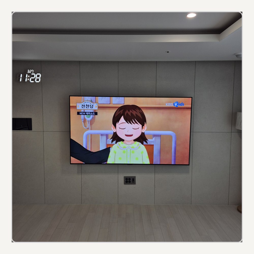 스탠드 전환 뒤에는 실제 시청 높이를 다시 확인합니다